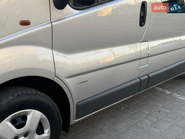 Серый Опель Виваро, объемом двигателя 2 л и пробегом 285 тыс. км за 13950 $, фото 28 на Automoto.ua