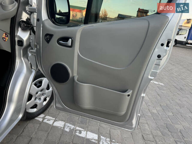 Серый Опель Виваро, объемом двигателя 2 л и пробегом 285 тыс. км за 13950 $, фото 44 на Automoto.ua