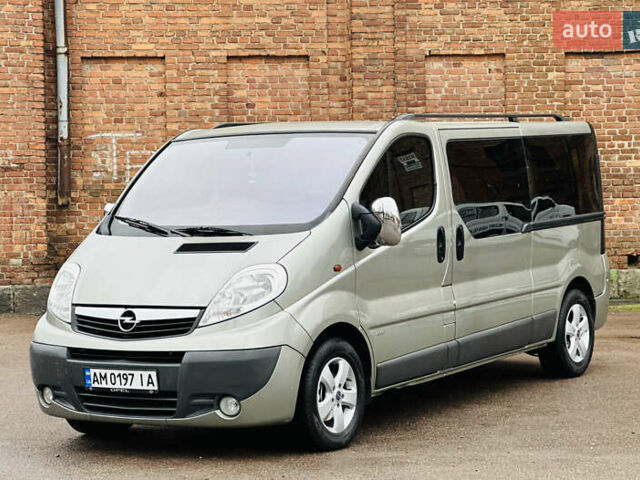 Сірий Опель Віваро, об'ємом двигуна 2 л та пробігом 264 тис. км за 14500 $, фото 2 на Automoto.ua