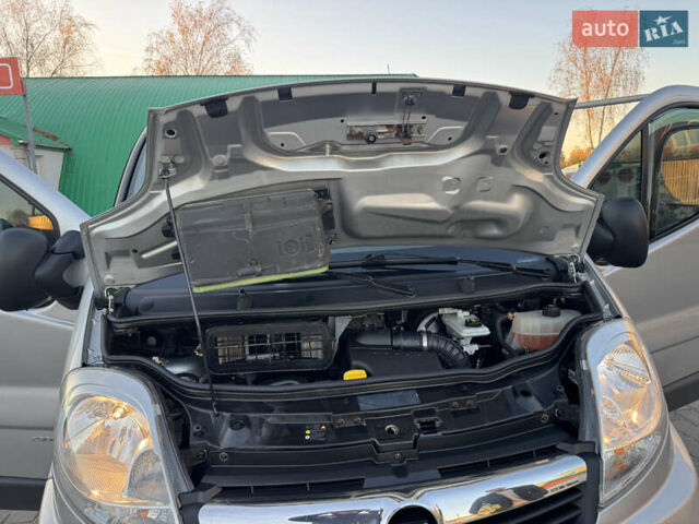 Серый Опель Виваро, объемом двигателя 2 л и пробегом 285 тыс. км за 13950 $, фото 63 на Automoto.ua