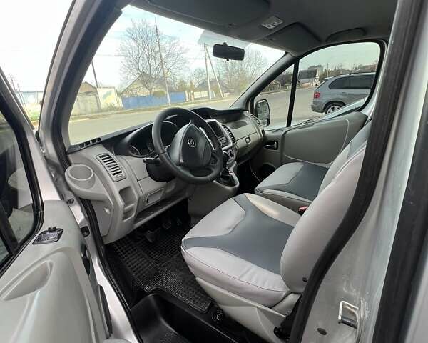 Сірий Опель Віваро, об'ємом двигуна 2 л та пробігом 420 тис. км за 9900 $, фото 12 на Automoto.ua