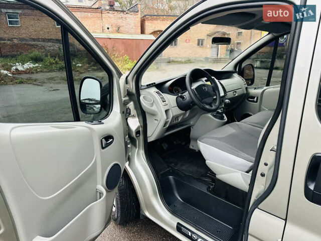 Сірий Опель Віваро, об'ємом двигуна 2 л та пробігом 264 тис. км за 14500 $, фото 10 на Automoto.ua