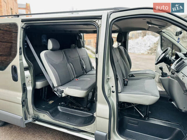 Сірий Опель Віваро, об'ємом двигуна 2 л та пробігом 264 тис. км за 14500 $, фото 13 на Automoto.ua