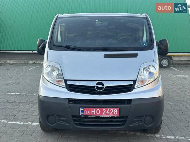 Серый Опель Виваро, объемом двигателя 2 л и пробегом 285 тыс. км за 13950 $, фото 1 на Automoto.ua