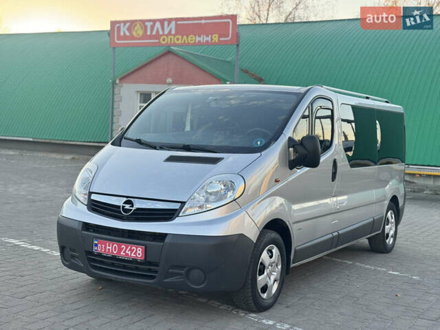 Серый Опель Виваро, объемом двигателя 2 л и пробегом 285 тыс. км за 13950 $, фото 3 на Automoto.ua