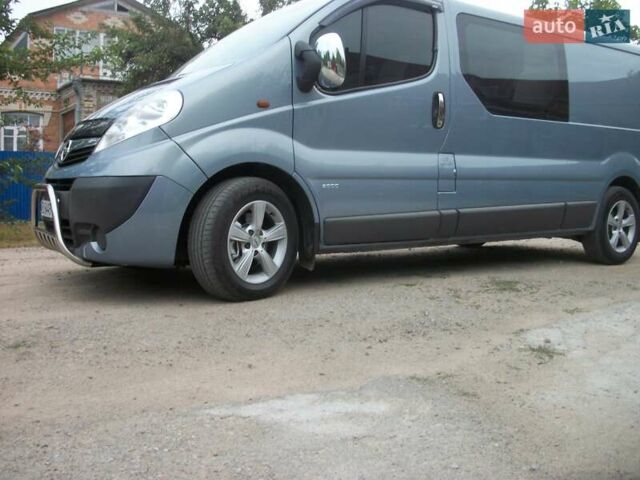 Серый Опель Виваро, объемом двигателя 2.46 л и пробегом 285 тыс. км за 13600 $, фото 3 на Automoto.ua