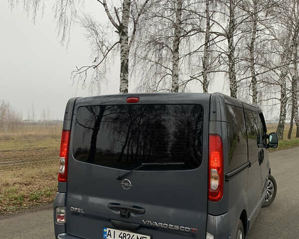 Серый Опель Виваро, объемом двигателя 2.46 л и пробегом 340 тыс. км за 15695 $, фото 4 на Automoto.ua