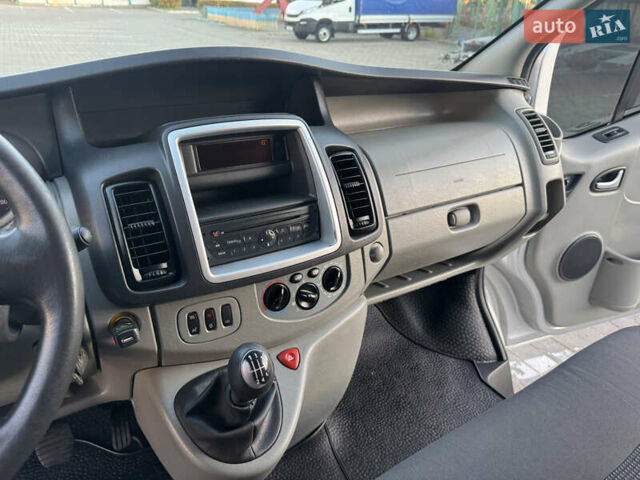 Серый Опель Виваро, объемом двигателя 2 л и пробегом 285 тыс. км за 13950 $, фото 58 на Automoto.ua