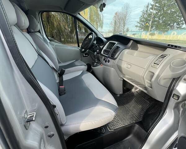 Сірий Опель Віваро, об'ємом двигуна 2 л та пробігом 420 тис. км за 9900 $, фото 10 на Automoto.ua