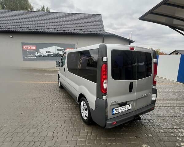 Сірий Опель Віваро, об'ємом двигуна 2 л та пробігом 420 тис. км за 9900 $, фото 7 на Automoto.ua