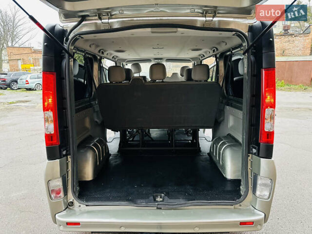 Сірий Опель Віваро, об'ємом двигуна 2 л та пробігом 264 тис. км за 14500 $, фото 16 на Automoto.ua