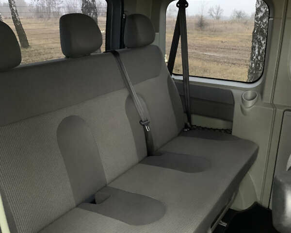 Серый Опель Виваро, объемом двигателя 2.46 л и пробегом 340 тыс. км за 15695 $, фото 9 на Automoto.ua