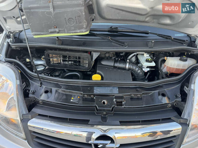 Серый Опель Виваро, объемом двигателя 2 л и пробегом 285 тыс. км за 13950 $, фото 61 на Automoto.ua