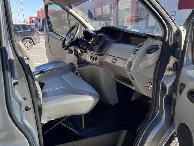 Сірий Опель Віваро, об'ємом двигуна 2 л та пробігом 312 тис. км за 10999 $, фото 5 на Automoto.ua