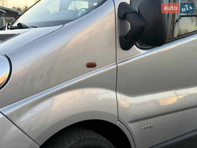 Серый Опель Виваро, объемом двигателя 2 л и пробегом 285 тыс. км за 13950 $, фото 27 на Automoto.ua