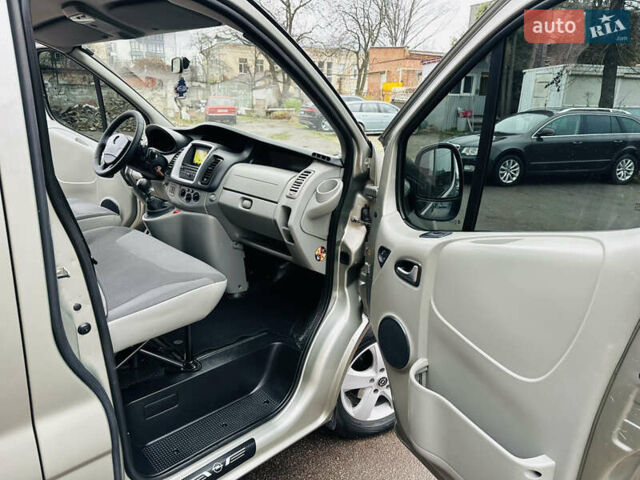 Сірий Опель Віваро, об'ємом двигуна 2 л та пробігом 264 тис. км за 14500 $, фото 12 на Automoto.ua