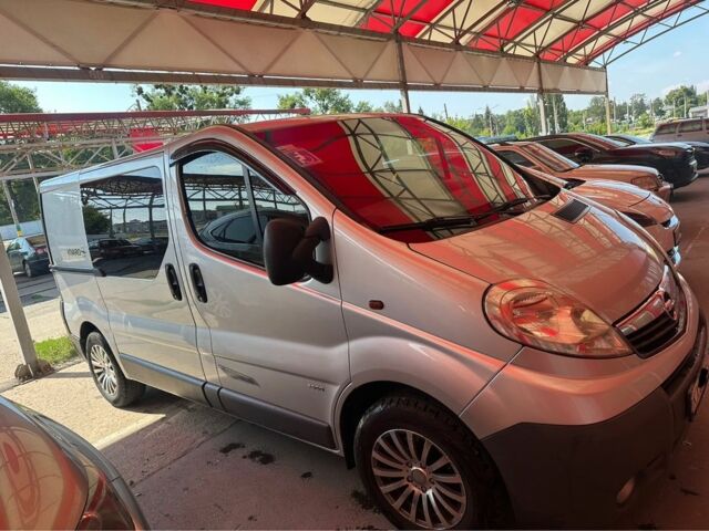 Сірий Опель Віваро, об'ємом двигуна 2 л та пробігом 334 тис. км за 8000 $, фото 1 на Automoto.ua