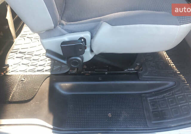 Серый Опель Виваро, объемом двигателя 2 л и пробегом 297 тыс. км за 12200 $, фото 11 на Automoto.ua