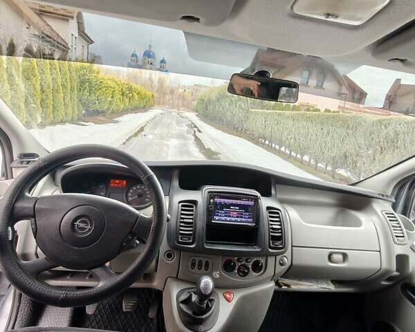 Сірий Опель Віваро, об'ємом двигуна 2 л та пробігом 241 тис. км за 13300 $, фото 5 на Automoto.ua