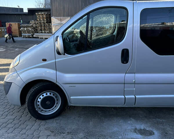 Серый Опель Виваро, объемом двигателя 2.5 л и пробегом 269 тыс. км за 15690 $, фото 8 на Automoto.ua