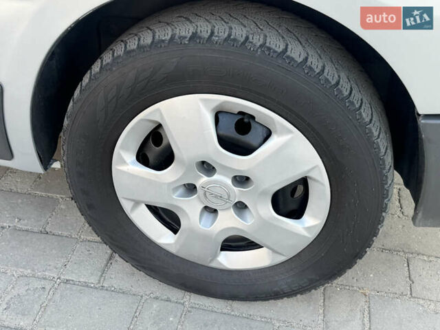 Серый Опель Виваро, объемом двигателя 2 л и пробегом 285 тыс. км за 13950 $, фото 33 на Automoto.ua