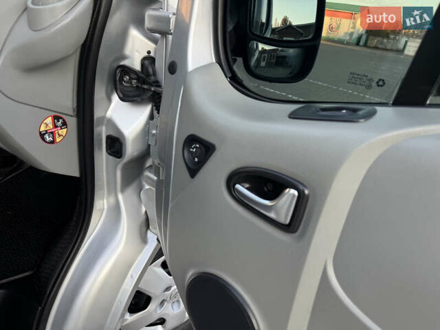 Серый Опель Виваро, объемом двигателя 2 л и пробегом 285 тыс. км за 13950 $, фото 45 на Automoto.ua