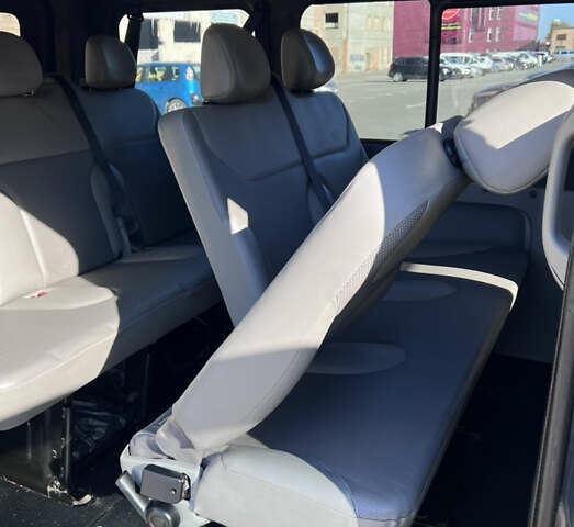 Серый Опель Виваро, объемом двигателя 2 л и пробегом 312 тыс. км за 11500 $, фото 8 на Automoto.ua