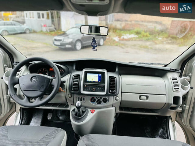 Сірий Опель Віваро, об'ємом двигуна 2 л та пробігом 264 тис. км за 14500 $, фото 15 на Automoto.ua