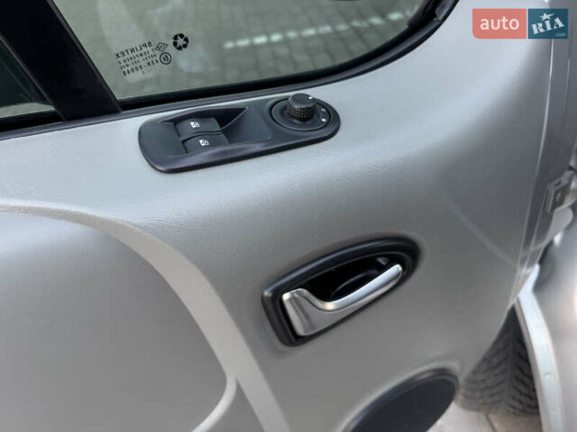 Серый Опель Виваро, объемом двигателя 2 л и пробегом 285 тыс. км за 13950 $, фото 53 на Automoto.ua