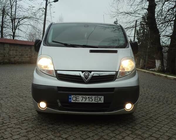 Серый Опель Виваро, объемом двигателя 2 л и пробегом 240 тыс. км за 13600 $, фото 1 на Automoto.ua