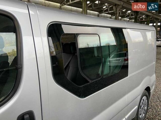 Серый Опель Виваро, объемом двигателя 2.5 л и пробегом 265 тыс. км за 13850 $, фото 28 на Automoto.ua