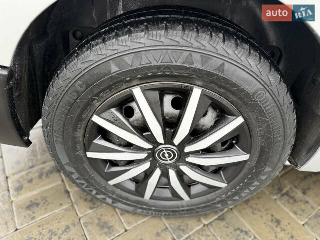 Серый Опель Виваро, объемом двигателя 2 л и пробегом 290 тыс. км за 14650 $, фото 10 на Automoto.ua