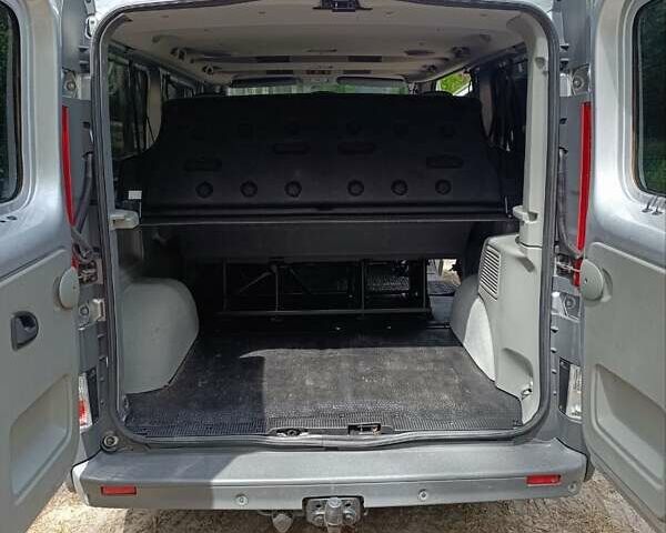 Серый Опель Виваро, объемом двигателя 2 л и пробегом 283 тыс. км за 14950 $, фото 5 на Automoto.ua