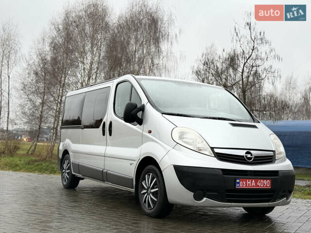 Серый Опель Виваро, объемом двигателя 2 л и пробегом 290 тыс. км за 14650 $, фото 3 на Automoto.ua