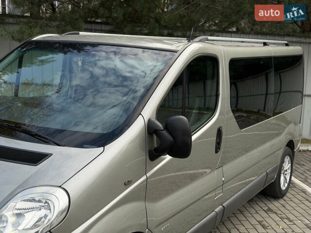 Сірий Опель Віваро, об'ємом двигуна 2 л та пробігом 282 тис. км за 13850 $, фото 3 на Automoto.ua