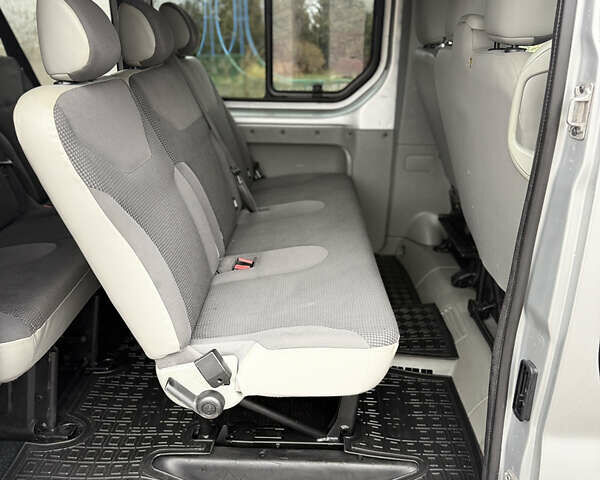 Серый Опель Виваро, объемом двигателя 2 л и пробегом 290 тыс. км за 14650 $, фото 22 на Automoto.ua