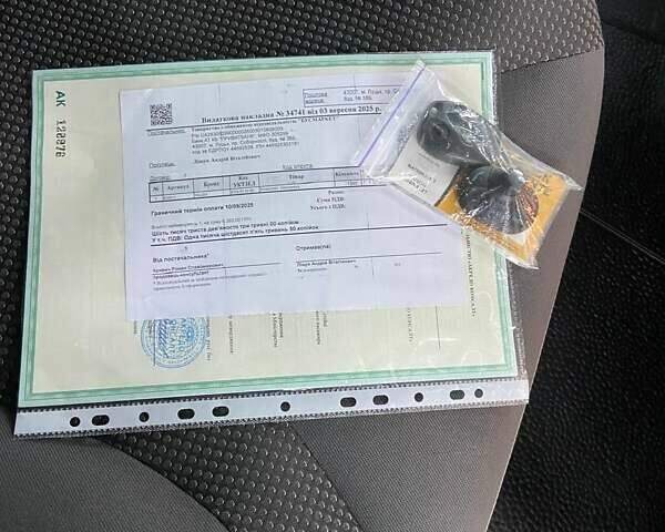 Серый Опель Виваро, объемом двигателя 2.5 л и пробегом 265 тыс. км за 13850 $, фото 30 на Automoto.ua