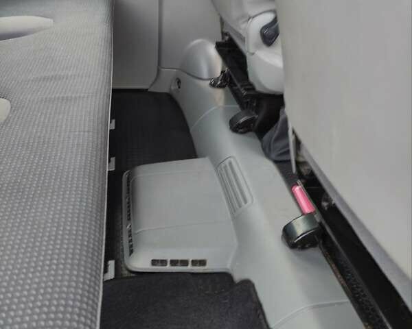 Серый Опель Виваро, объемом двигателя 2 л и пробегом 270 тыс. км за 15200 $, фото 41 на Automoto.ua