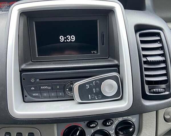 Серый Опель Виваро, объемом двигателя 2.5 л и пробегом 265 тыс. км за 13850 $, фото 33 на Automoto.ua