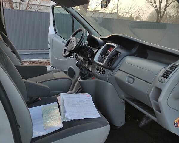 Серый Опель Виваро, объемом двигателя 2 л и пробегом 270 тыс. км за 15200 $, фото 36 на Automoto.ua