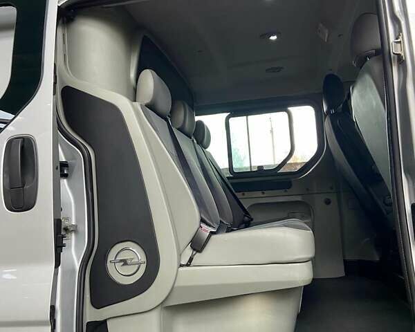 Серый Опель Виваро, объемом двигателя 2.5 л и пробегом 265 тыс. км за 13850 $, фото 23 на Automoto.ua