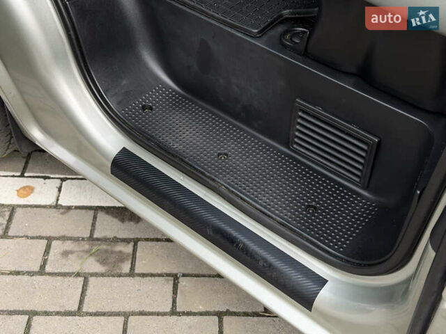 Сірий Опель Віваро, об'ємом двигуна 2 л та пробігом 282 тис. км за 13850 $, фото 25 на Automoto.ua
