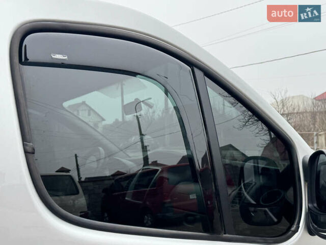 Серый Опель Виваро, объемом двигателя 2 л и пробегом 250 тыс. км за 14950 $, фото 33 на Automoto.ua