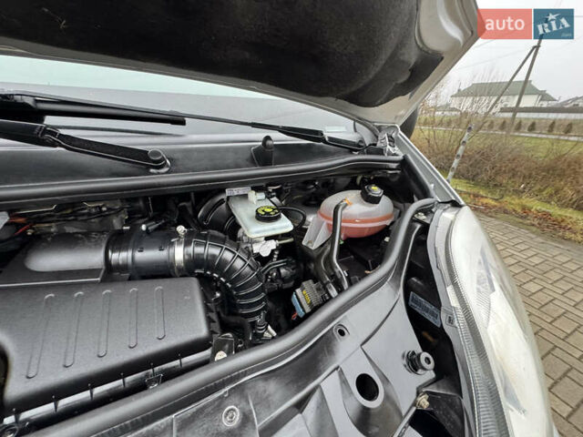 Серый Опель Виваро, объемом двигателя 2 л и пробегом 250 тыс. км за 14950 $, фото 53 на Automoto.ua