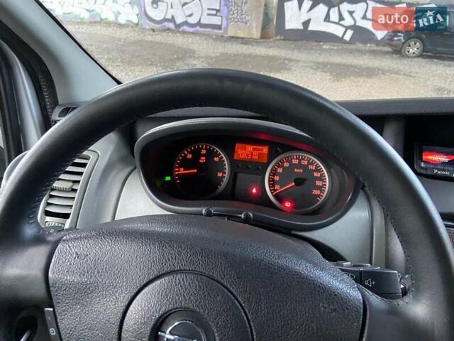 Серый Опель Виваро, объемом двигателя 2.5 л и пробегом 265 тыс. км за 13850 $, фото 20 на Automoto.ua