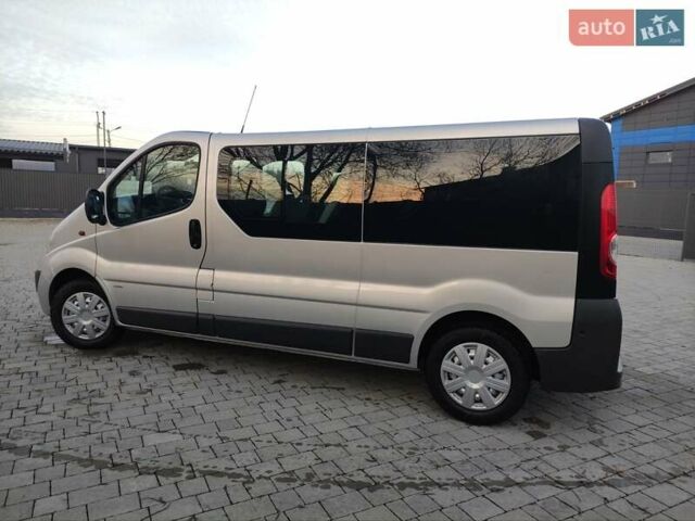 Серый Опель Виваро, объемом двигателя 2 л и пробегом 270 тыс. км за 15200 $, фото 9 на Automoto.ua