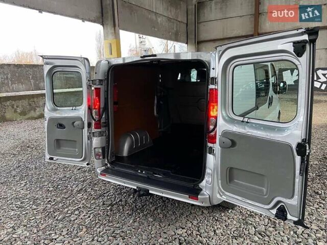 Серый Опель Виваро, объемом двигателя 2.5 л и пробегом 265 тыс. км за 13850 $, фото 32 на Automoto.ua