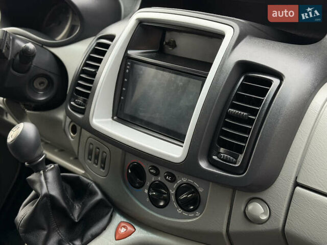 Сірий Опель Віваро, об'ємом двигуна 2 л та пробігом 282 тис. км за 13850 $, фото 22 на Automoto.ua