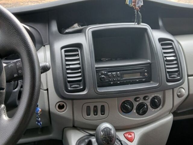 Серый Опель Виваро, объемом двигателя 2 л и пробегом 261 тыс. км за 16500 $, фото 6 на Automoto.ua