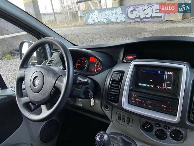 Серый Опель Виваро, объемом двигателя 2.5 л и пробегом 265 тыс. км за 13850 $, фото 21 на Automoto.ua